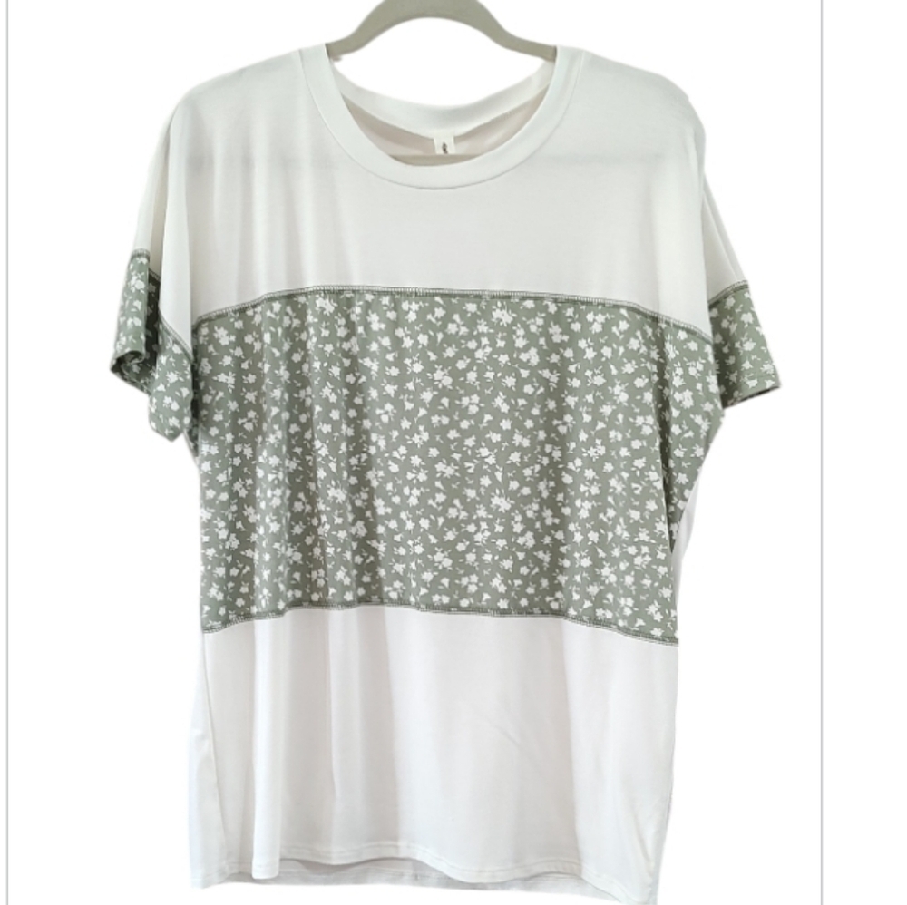 Vanilla Bay White and Green Floral Short Sleeve Top